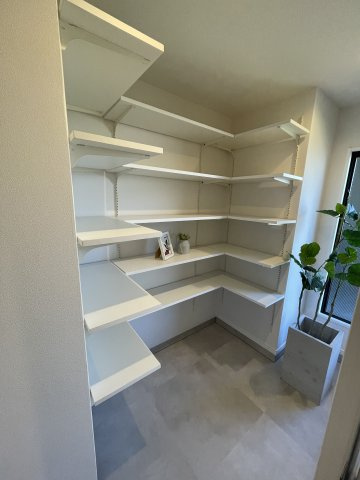 たっぷりのSIC！アウトドアグッズや雨具、三輪車などを置いても余裕の広さです