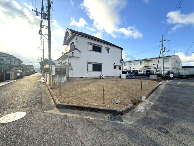 前面道路含む現地写真です