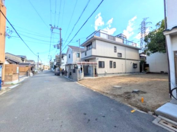 前面道路含む現地写真です