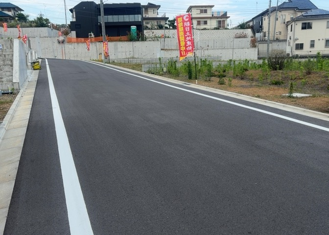 隣家の土地はどうなっているのか、生活利便施設が近くにあるのか、学校まで近いかなど、お客様のライフスタイルにあわせたイメージが重要です。また、近くにあると困る施設が近くにないかも確認するといいでしょう。