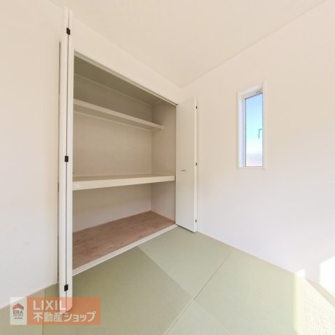 【その他設備】1階和室の押し入れタイプ収納。お布団から衣類までたっぷり収納できます♪