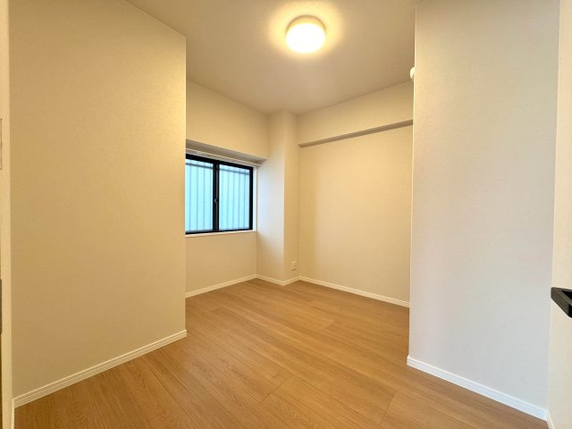 洋室5帖　間取り図右上の部屋