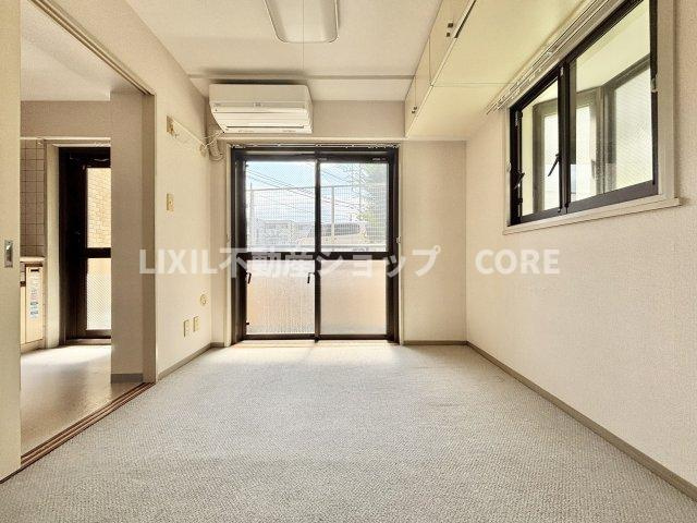2面採光で光を集めるプライベートルームはゆっくりと落ち着く空間です。