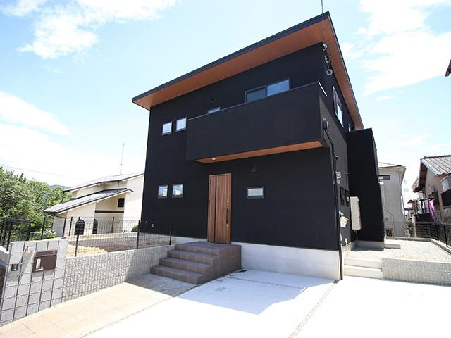 【同社施工例】小学校まで徒歩5分、イオンタウンやイズミヤも徒歩圏内。　生活至便な好立地に全8区画の新しい街が誕生。
