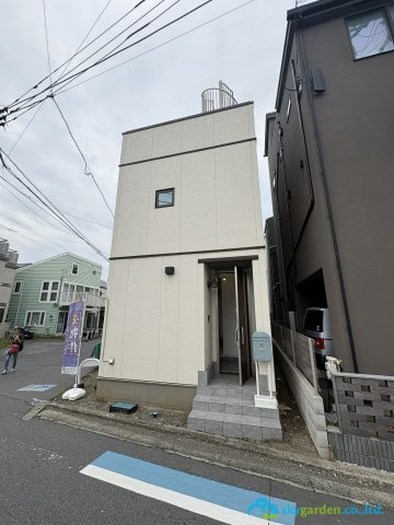 前面道路含む現地写真です