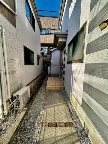 全居室に収納がある4LDK！キッチン・洗面・浴室がまとまった水回り動線で、家事の移動もスムーズです。リビングを通って階段へ、家族が顔を合わせやすい間取りです。