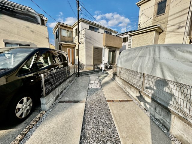 全居室に収納がある4LDK！キッチン・洗面・浴室がまとまった水回り動線で、家事の移動もスムーズです。リビングを通って階段へ、家族が顔を合わせやすい間取りです。