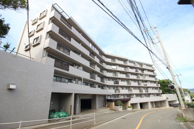オール電化マンション、バルコニーから小田和湾（海）を望む事ができます。角部屋の為2面に窓が付いてます