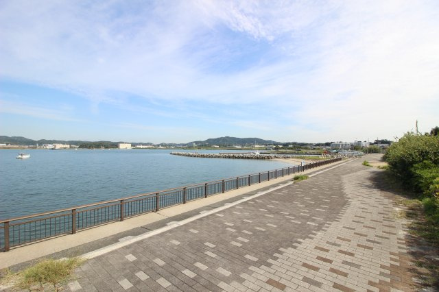 オール電化マンション、バルコニーから小田和湾（海）を望む事ができます。角部屋の為2面に窓が付いてます
