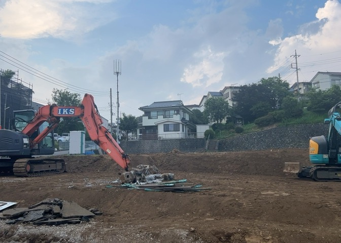 土地の形が極端に長細かったり、狭小地、あるいは道路との高低差がある傾斜地だった場合、後々売ろうとしても買い手がつかない場合もあります。後々、売却することになった時に価値の下がらない土地を選びましょう。