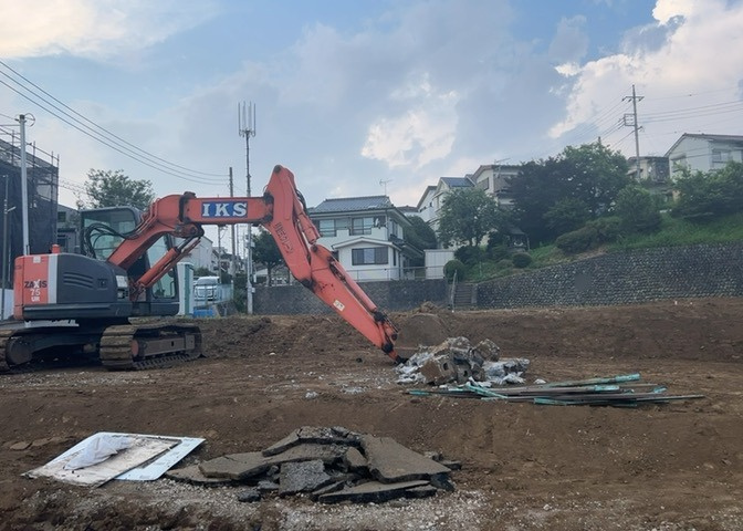 土地を買う際、住む地域の自治体や福祉の補助制度にも注目してみましょう。子供や老人の医療補助やゴミ出しのルールなど、自治体によってルールに大きな違いがあるため、暮らしやすい土地で判断するとよいでしょう。