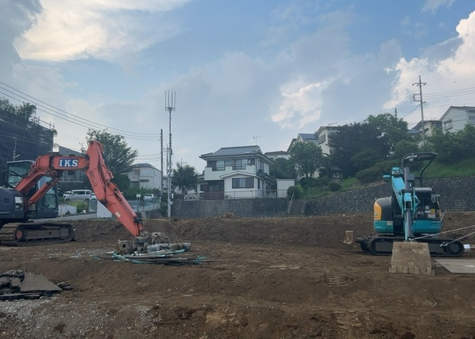 隣家の土地はどうなっているのか、生活利便施設が近くにあるのか、学校まで近いかなど、お客様のライフスタイルにあわせたイメージが重要です。また、近くにあると困る施設が近くにないかも確認するといいでしょう。
