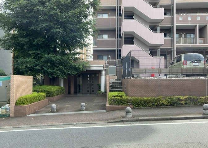 隣家の土地はどうなっているのか、生活利便施設が近くにあるのか、学校まで近いかなど、お客様のライフスタイルにあわせたイメージが重要です。また、近くにあると困る施設が近くにないかも確認するといいでしょう。