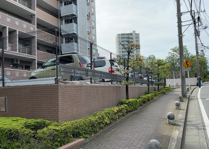 マンションの駐輪場は、事前に空きがあるか確認を取ると安心です。せっかく入居したのに駐輪スペースがない！なんてことになったら大変ですよね。そこで、内見時や購入前にはまず事前に確認しておくと良いでしょう。