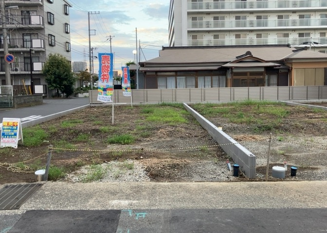 土地の形が極端に長細かったり、狭小地、あるいは道路との高低差がある傾斜地だった場合、後々売ろうとしても買い手がつかない場合もあります。後々、売却することになった時に価値の下がらない土地を選びましょう。