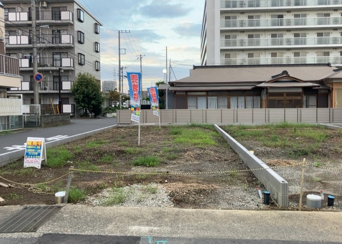隣家の土地はどうなっているのか、生活利便施設が近くにあるのか、学校まで近いかなど、お客様のライフスタイルにあわせたイメージが重要です。また、近くにあると困る施設が近くにないかも確認するといいでしょう。