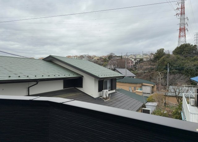 眺望を気にして物件を探す場合、前面に建物が建っていないか現地で確認しましょう！前面に建物があると景色はもちろん、日当たりや風通しにも影響が出てきます。住んだ時のことを想像しながら現地見学をしましょう。