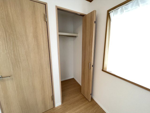 各居室に収納がついており、家族で使い分けしやすくなっています。　