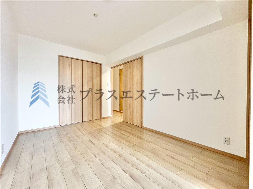 洋室はシンプルな配色にしていますので、お客様好みの家具を配置頂けます♪