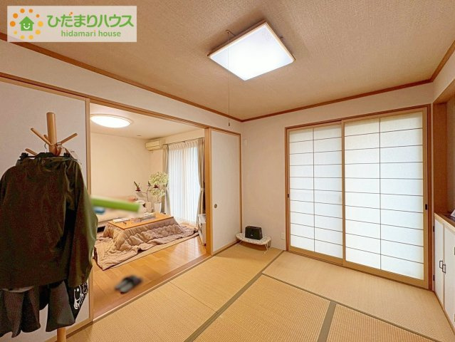 扉を閉じれば来客用のお部屋として。開いて広い空間を作れば、お子様の遊び部屋として使えます！