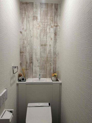 タンク隠ぺい型の室内スッキリトイレです。