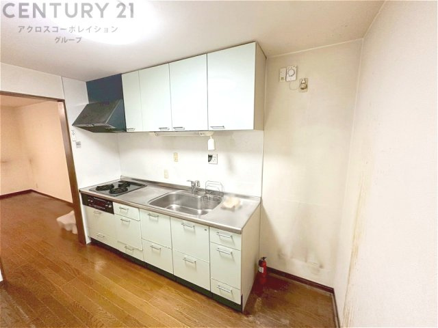 多数の調理器具を同時に使用でき、料理の効率化が可能。省エネで節約になり、様々な料理スタイルに適応できます。また、火力調整が独立しており、手入れや掃除もしやすく、今よりもっとお料理が楽しくなるかも。