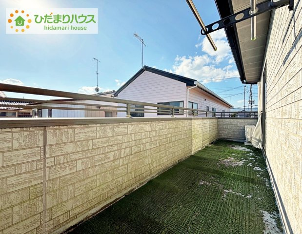広々としたバルコニーは、大量の洗濯物を干しても余裕！お布団だって家族全員分をいっきに干せますね(^O^)