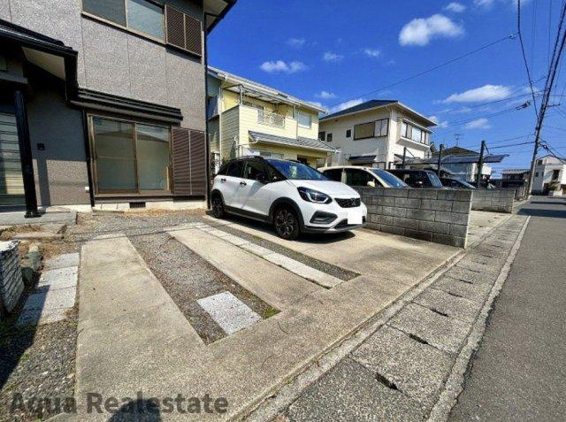 前面道路含む現地写真です