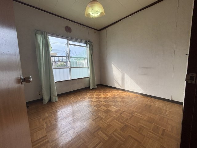 2階約4.5帖の洋室です