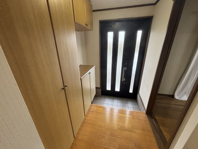 収納豊富な玄関です