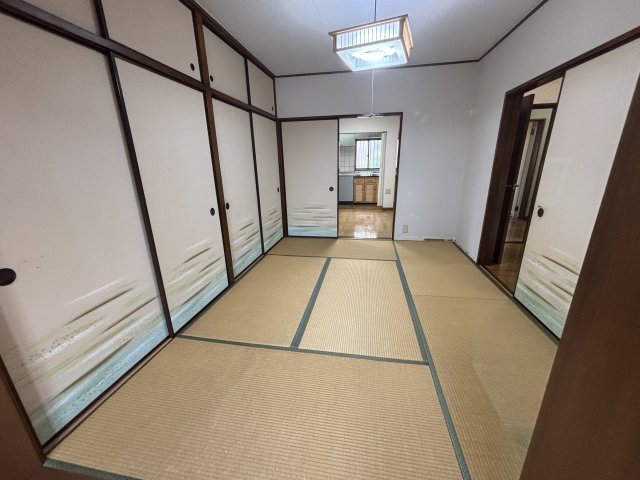 ダイニング横の和室です