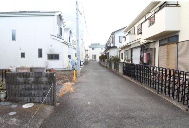 コンビニ（徒歩5分）ドラッグストア（徒歩4分）スーパー（徒歩6分）　毎日の買い物時間が短縮できます♪