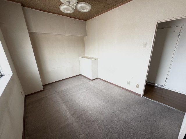 クローゼット付きの洋室です