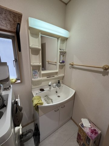 シンプルで使い勝手の良い独立洗面台！    　