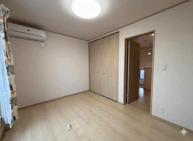 全室にクローゼットが付いていて、お部屋の住空間もスッキリ広々つかえそうです(^^)/       　