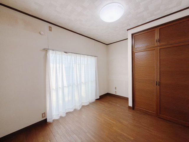 ■洋室｜2階各居室には収納をご用意しています♪常にお部屋を綺麗に保てます！小さなお子様も自然とお片付けができるようになるのでうれしいですよね！