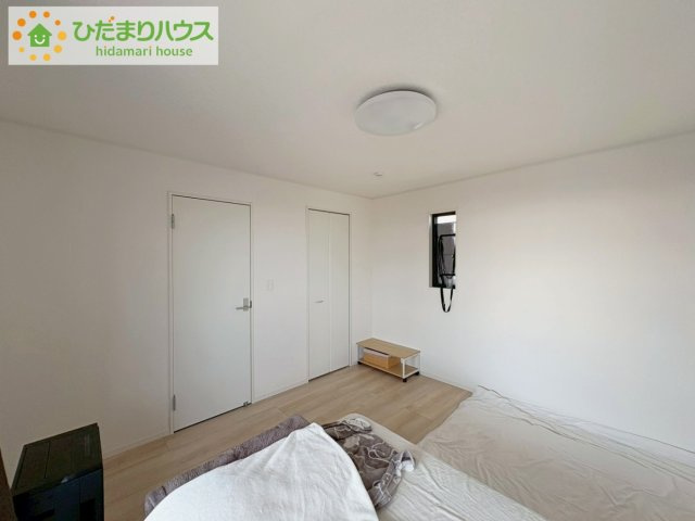 大きなベッドを置いても余裕の広さの主寝室♪♪