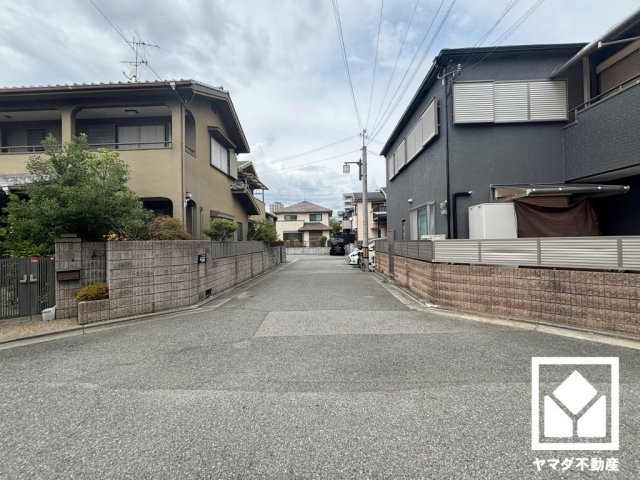 前面道路との高低差がほとんどないので、車の出し入れもスムーズに行えます。