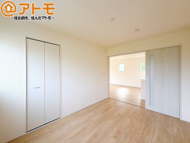 収納スペースもしっかり確保したお部屋は、収納家具の数も減らせるのでお部屋を広く使えます！