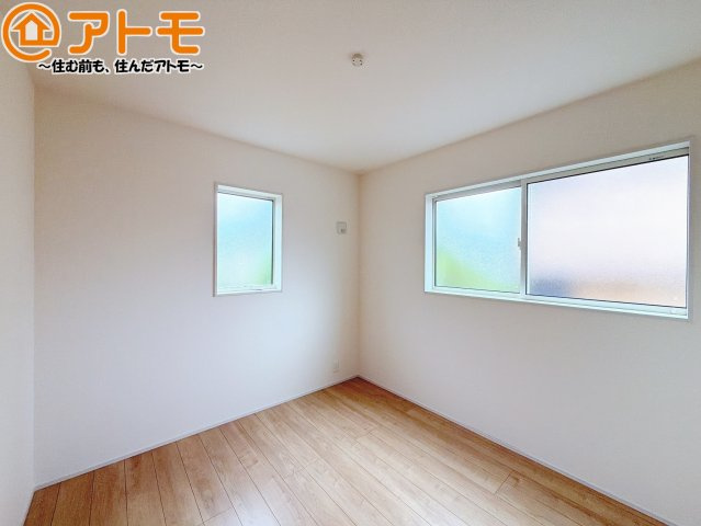 壁と床がシンプルな色合いだからこそ自分だけの空間を作れます♪お部屋作りのイメージは順調でしょうか♪