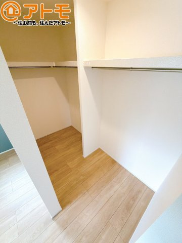 収納家具を減らせる容量の大きなクローゼット♪
