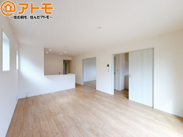 家族団らんのイメージは、リビングを思い浮かべませんか？リビングこそ広々としたお部屋が良いですね♪