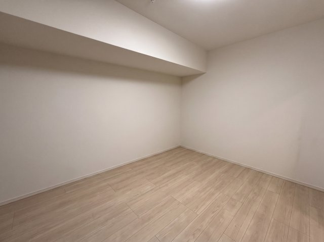 【洋室】お部屋は可動扉で仕切られており、リビングと一体感を持たせた使い方が出来ます！
