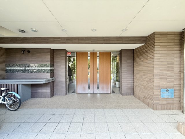 マンションのエントランスも落ち着いた！佇まいです