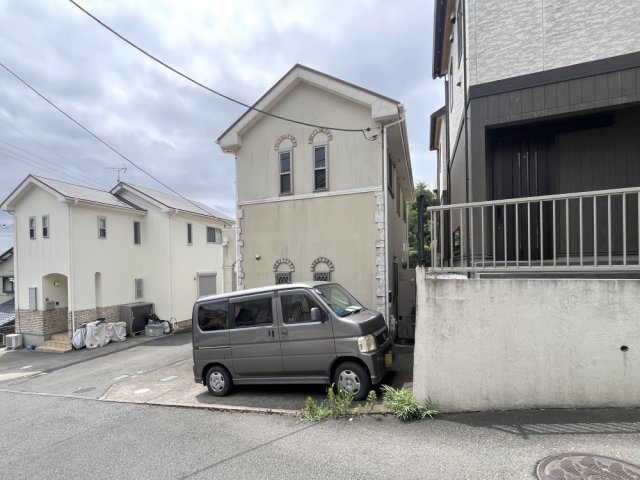 落ち着いた住宅街と歴史ある地域が広がる便利なエリアです