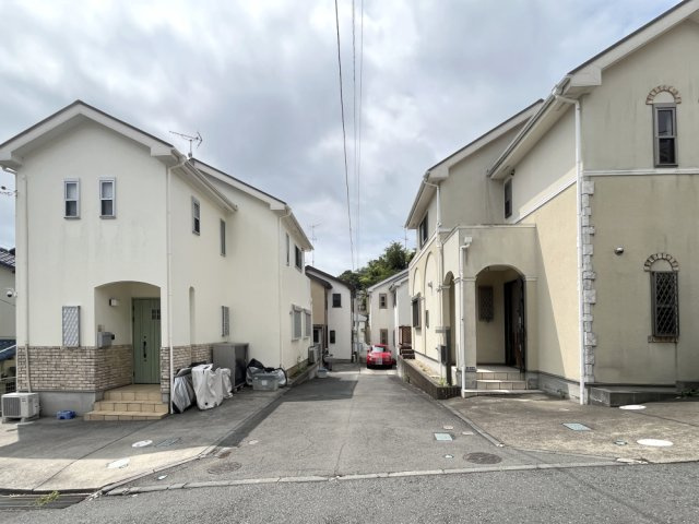 日常の買い物や散歩もしやすい落ち着いたエリアです