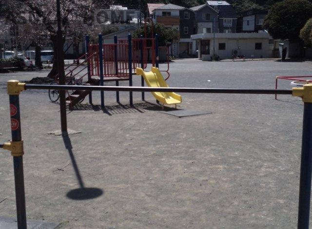 滝頭公園が近くにあります。運動したり遊んだり子供たちの憩いの場所ですね。