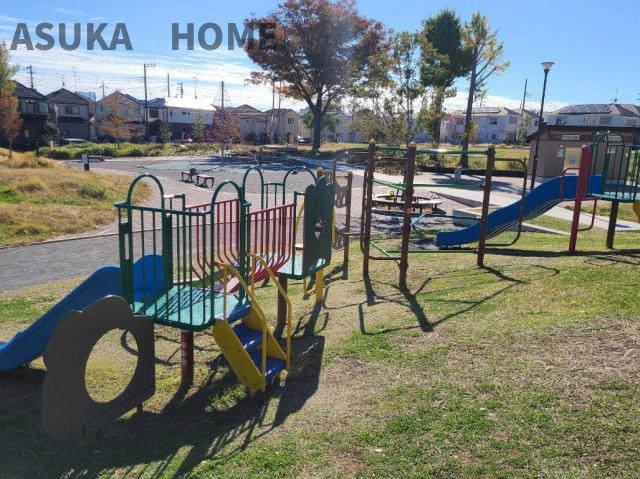 岡村西公園がお散歩や運動に楽しめますね。