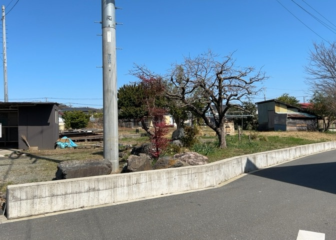 物件の詳細については、現地を見てわかること以外に、役所や法務局などで調べないとわからないことがあります。そのため、現地に行く場合は、もしこの物件を買ったらどのような生活ができるかをイメージしましょう。