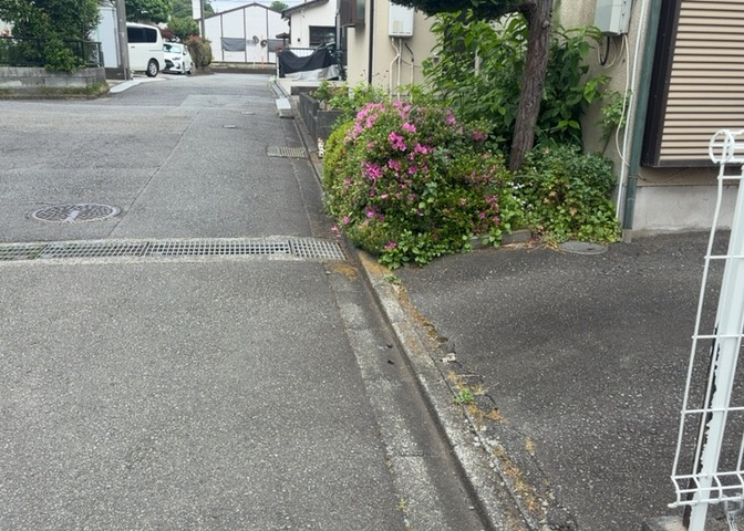 土地を買う際、住む地域の自治体や福祉の補助制度にも注目してみましょう。子供や老人の医療補助やゴミ出しのルールなど、自治体によってルールに大きな違いがあるため、暮らしやすい土地で判断するとよいでしょう。